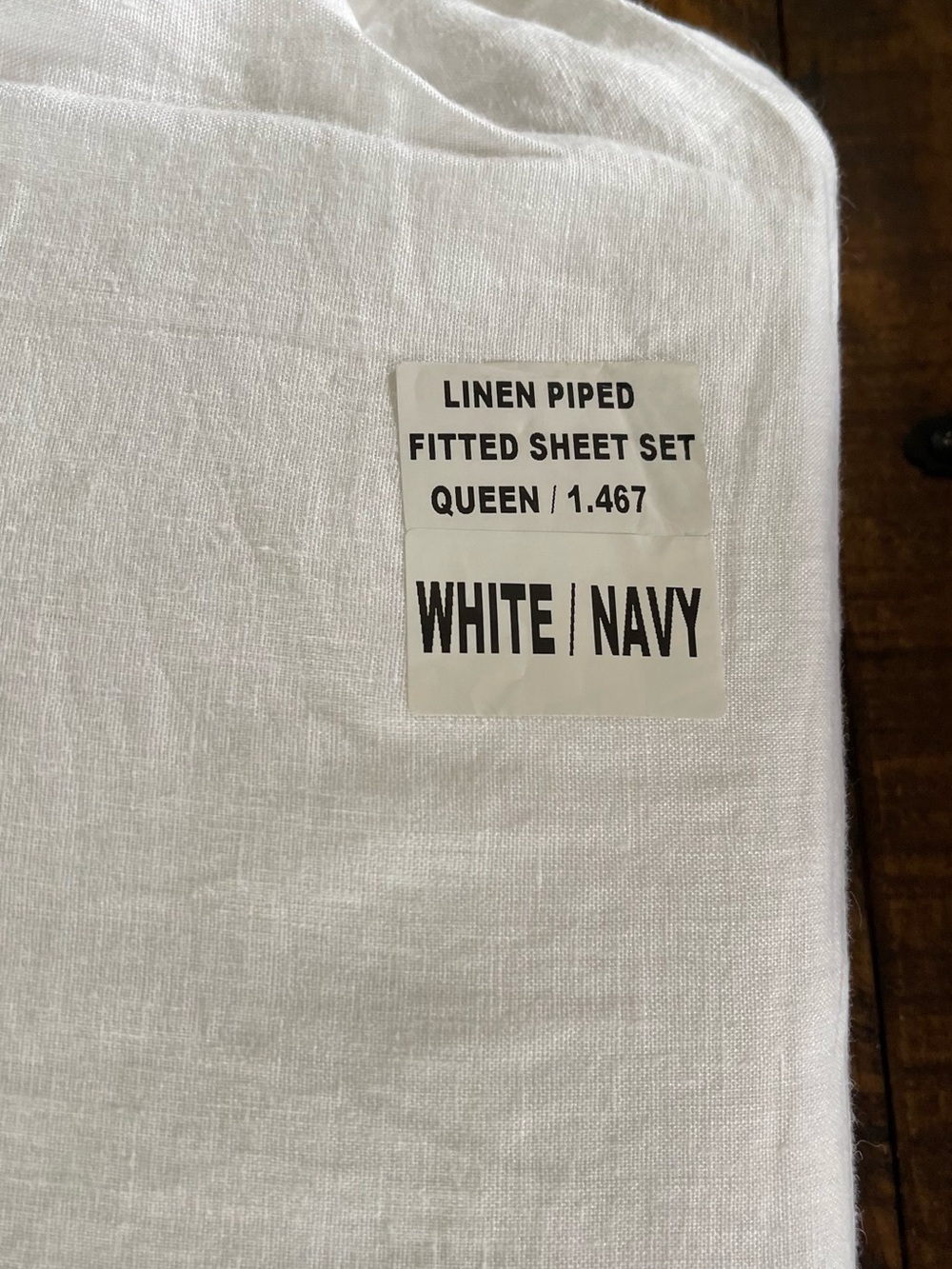 BRAND NEW Quince European Linen 3 Piece Piped Fitted Sheet Set, Queen-White/Navy - Picture 3 of 6